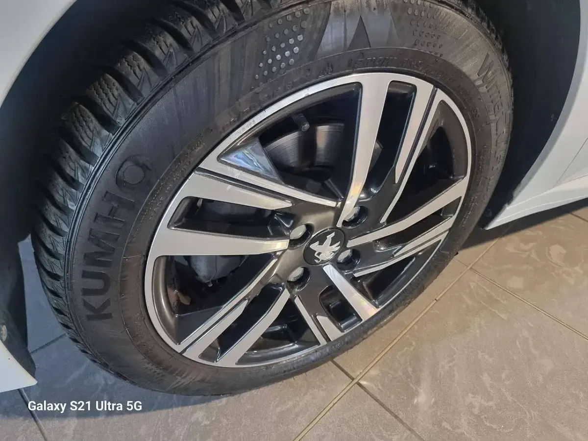 Usata Peugeot 208 Allure 101 CV (74 kW) 2020 Bianco Utilitaria