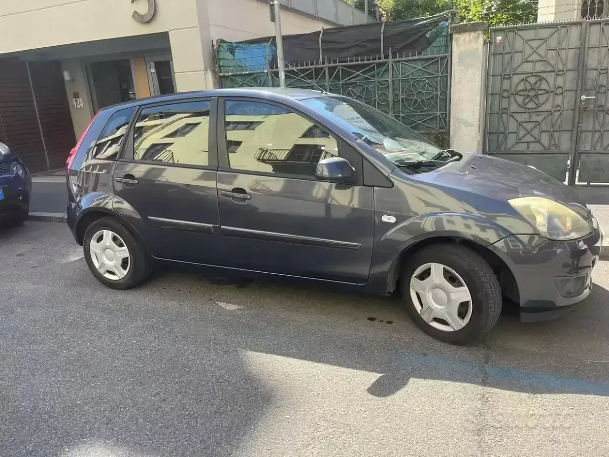 Usata Ford Fiesta 75 CV (55 kW) 2007 Utilitaria