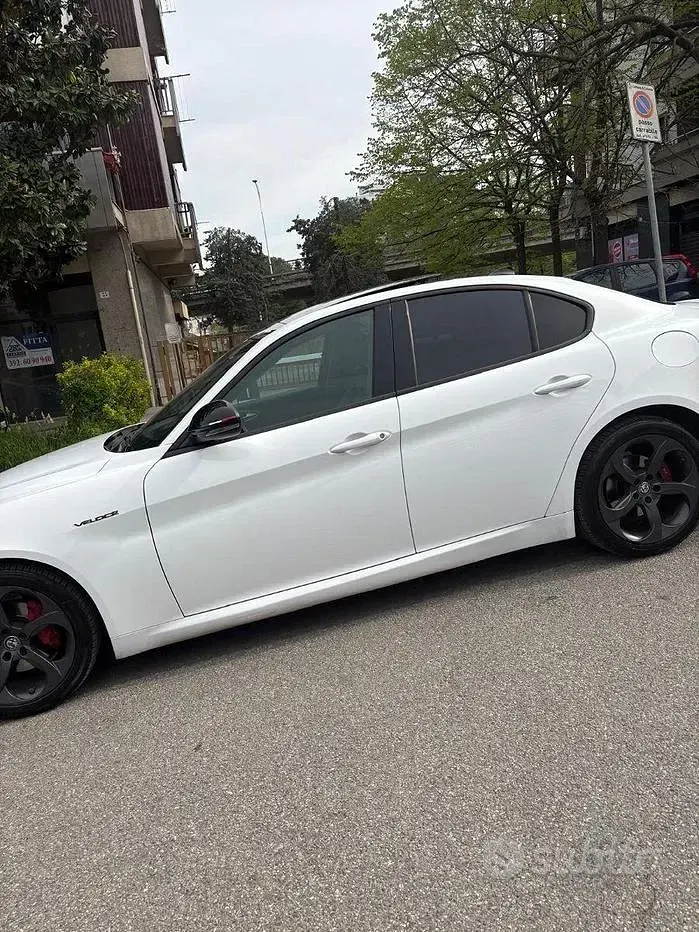 Usata Alfa Romeo Giulia 180 CV (132 kW) 2017 Bianco Berlina
