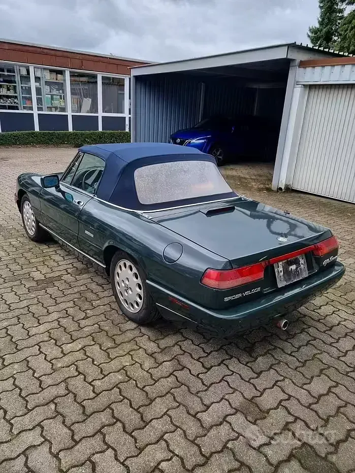 Usata Alfa Romeo Spider Veloce 128 CV (94 kW) 1992 Verde Cabrio