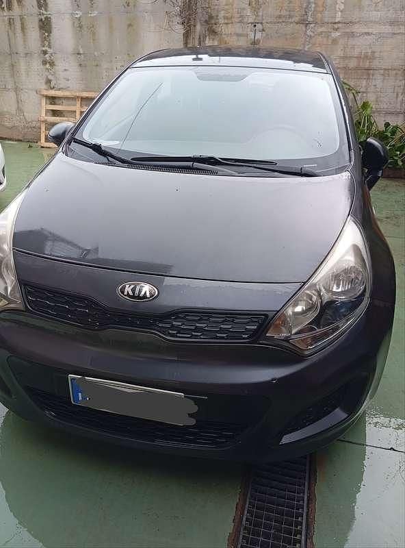 Usata Kia Rio 75 CV (55 kW) 2013 Grigio Berlina