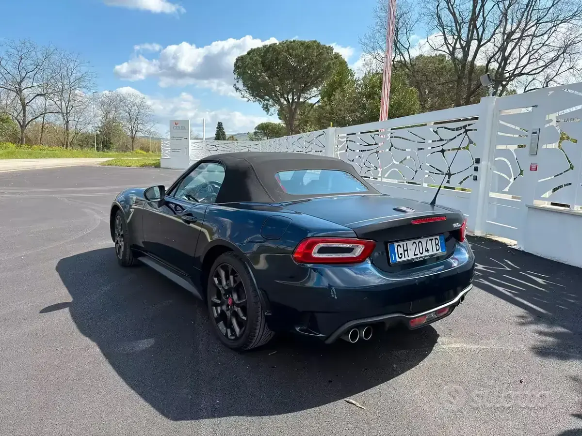 Gebraucht Abarth 124 Spider 170 PS (125 kW) 2019 Blau Cabrio
