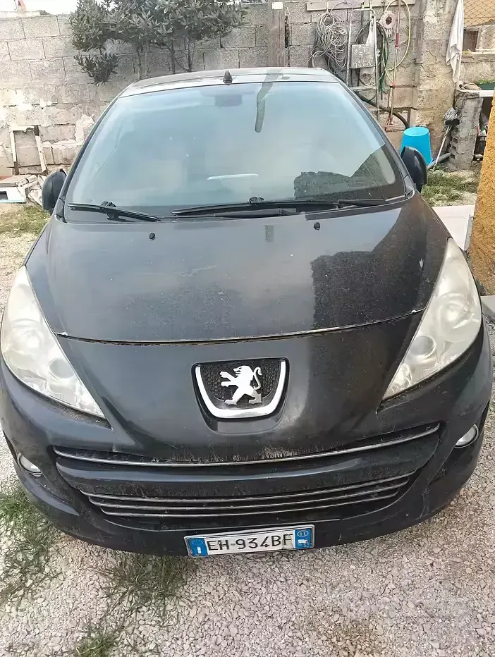 Usata Peugeot 207 CC 110 CV (80 kW) 2011 Nero Cabrio