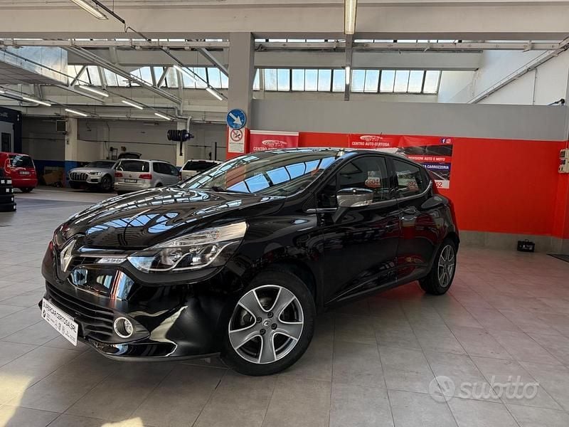 Nero Usata 2015 Renault Clio IV Tre volumi | 6900 € (Buon prezzo) - Immagine 1/4
