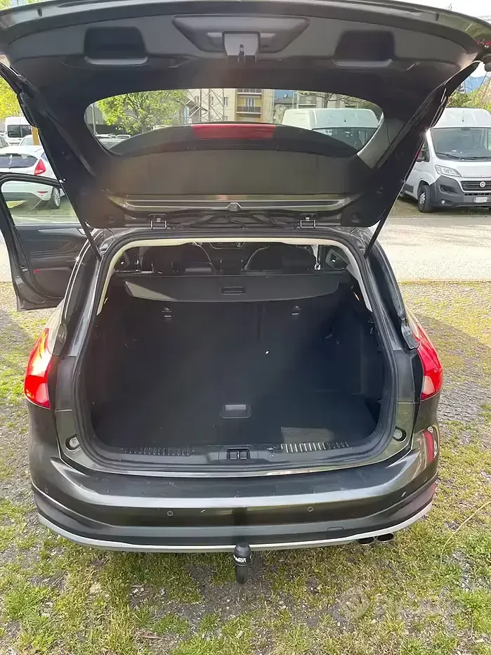 Usata Ford Focus Active 125 CV (91 kW) 2019 Grigio Station wagon