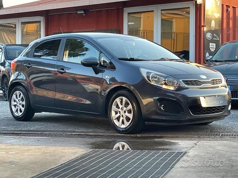 Usata Kia Rio 83 CV (61 kW) 2016 Blu Berlina