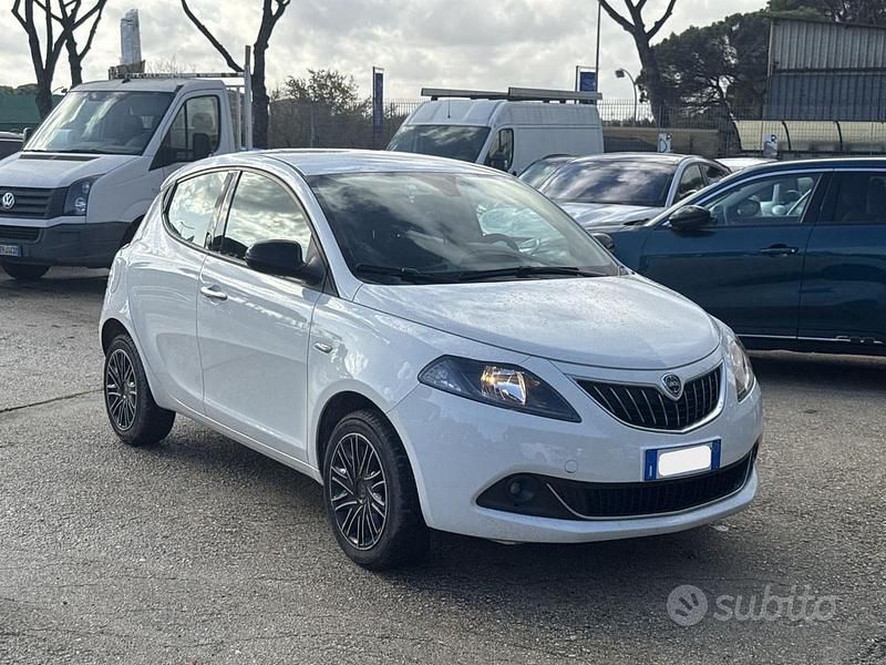 Usata Lancia Ypsilon Gold 70 CV (51 kW) 2021 Bianco Utilitaria