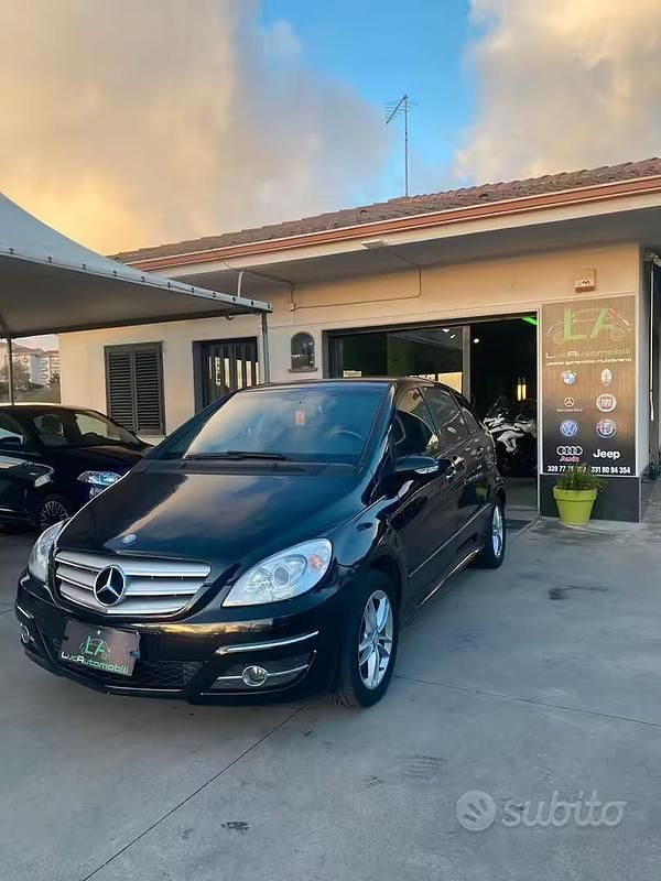 Usata Mercedes B180 2009 Nero Monovolume