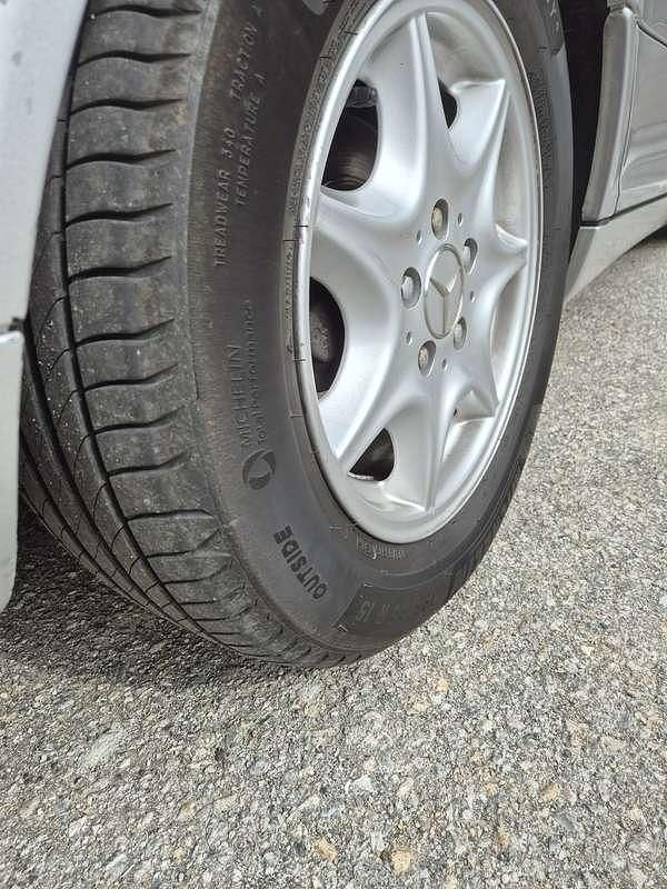 Usata Mercedes C220 Classic 143 CV (105 kW) 2003 Argento Berlina