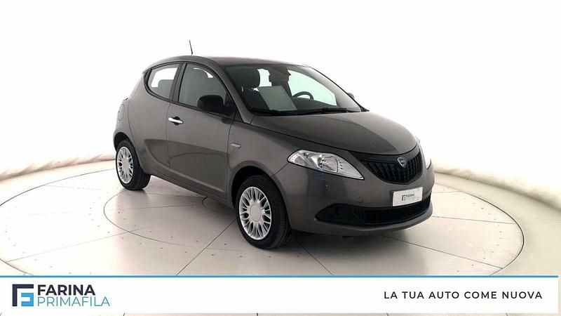 Usata Lancia Ypsilon Gold 69 CV (50 kW) 2024 Grigio Utilitaria
