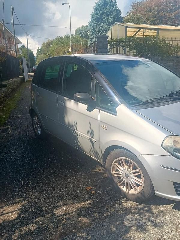 Usata Lancia Musa 77 CV (56 kW) 2008 Grigio Monovolume