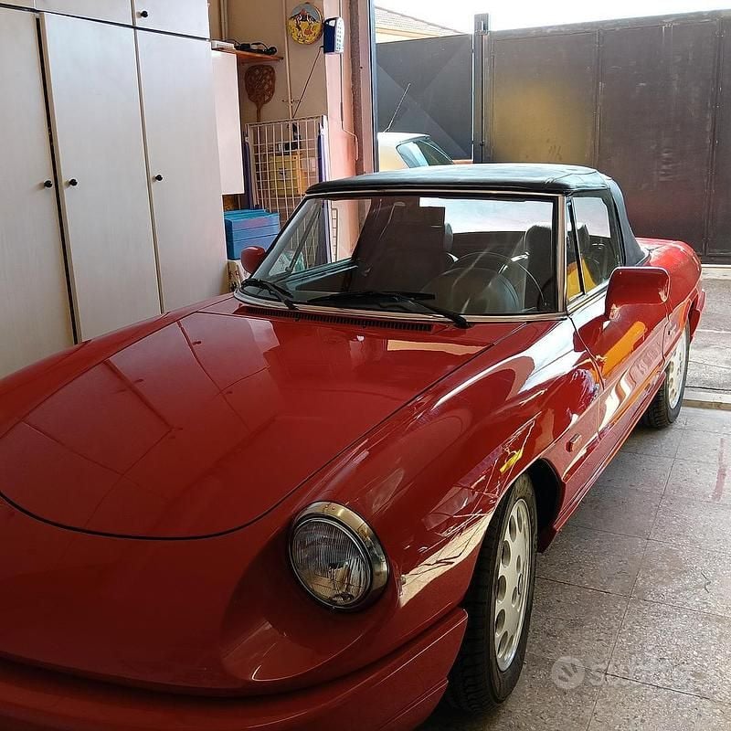 Usata Alfa Romeo Spider 122 CV (89 kW) 1992 Rosso Cabrio