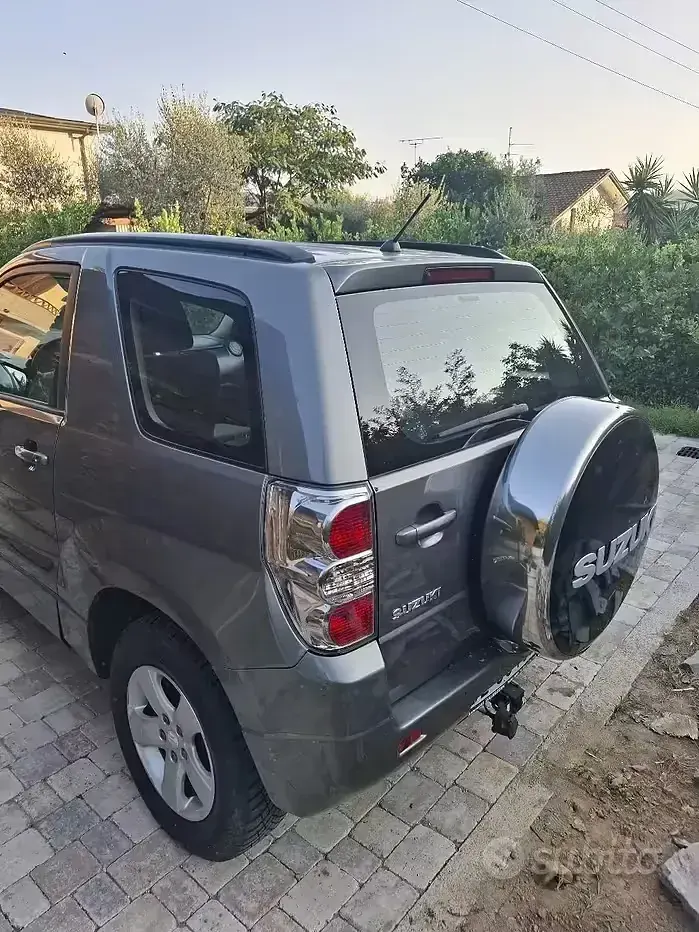 Usata Suzuki Vitara 129 CV (94 kW) 2006 Grigio SUV