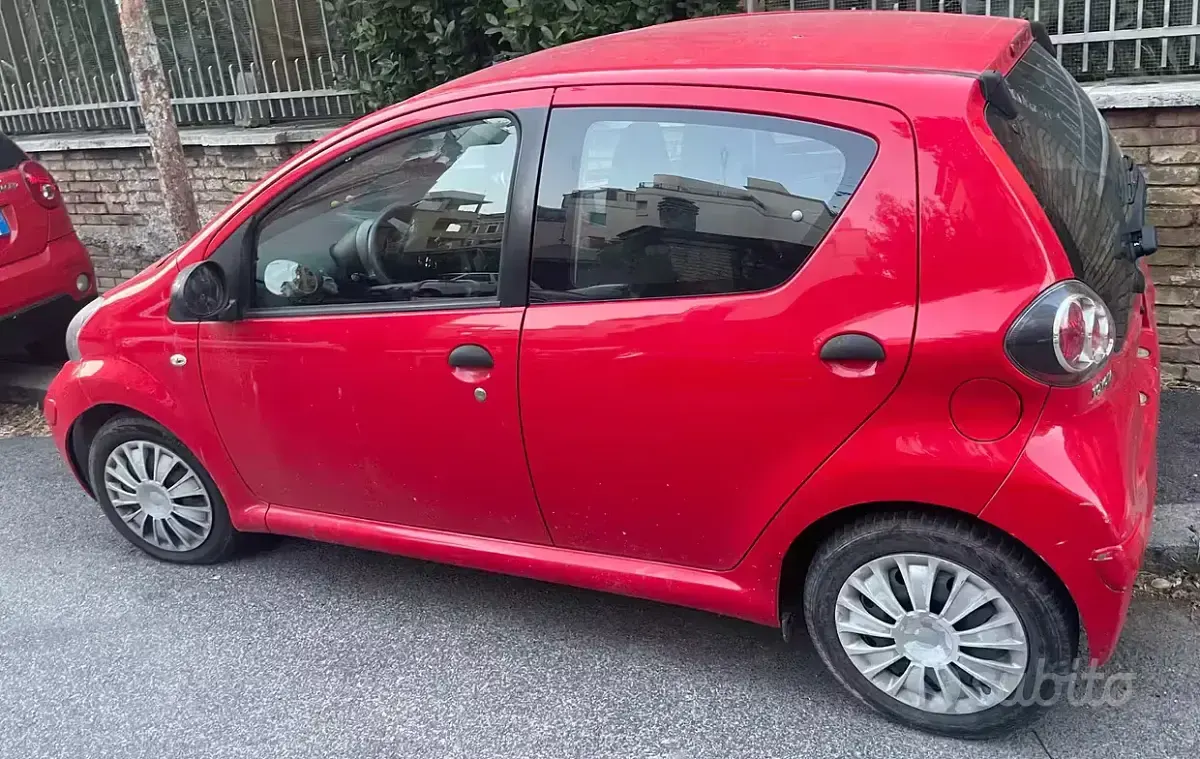 Usata Toyota Aygo 68 CV (50 kW) 2010 Rosso Utilitaria