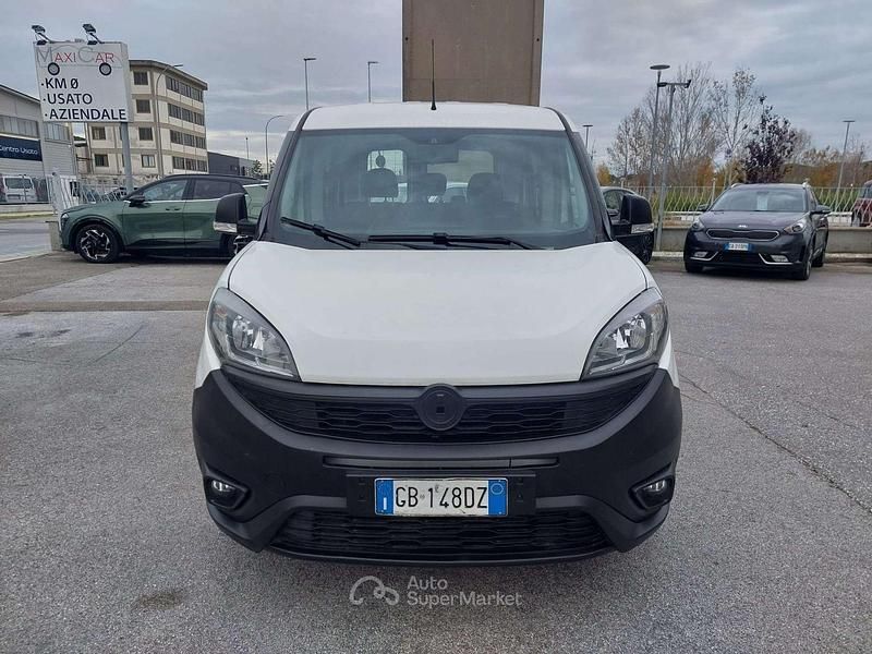 Begagnad Fiat Doblò 95 HK (69 kW) 2020 Vit Minibuss
