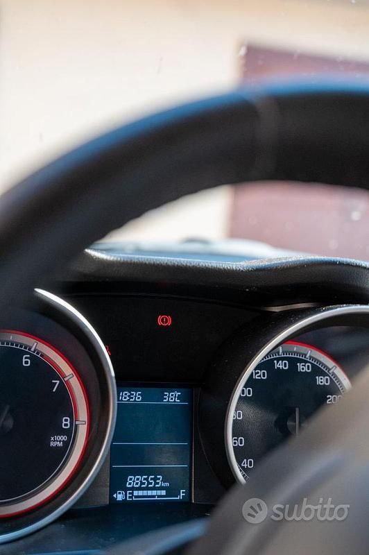 Usata Suzuki Swift 90 CV (66 kW) 2018 Rosso Utilitaria