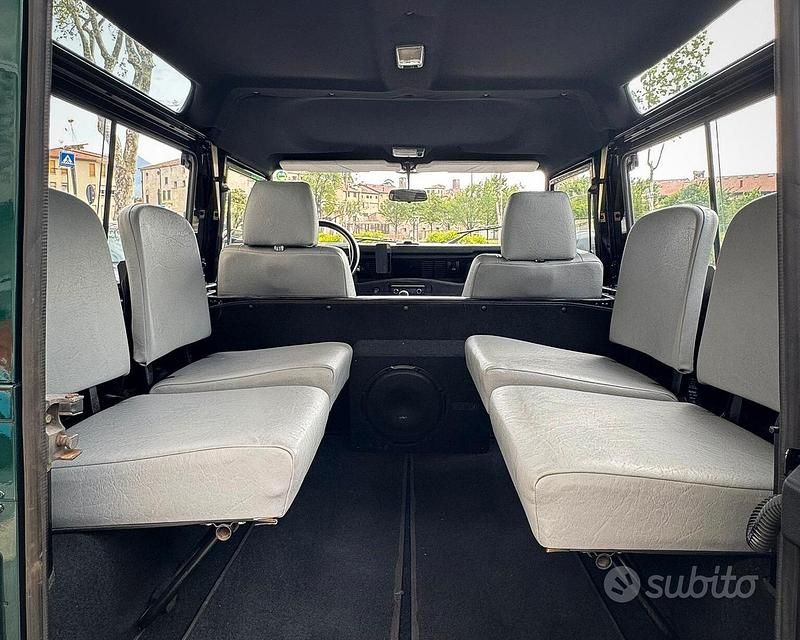 Usado Land Rover Defender 122 HP (89 kW) 2000 Verde Carrinha