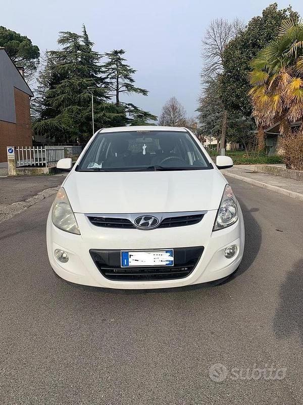 Usata Hyundai i20 78 CV (57 kW) 2010 Bianco Utilitaria