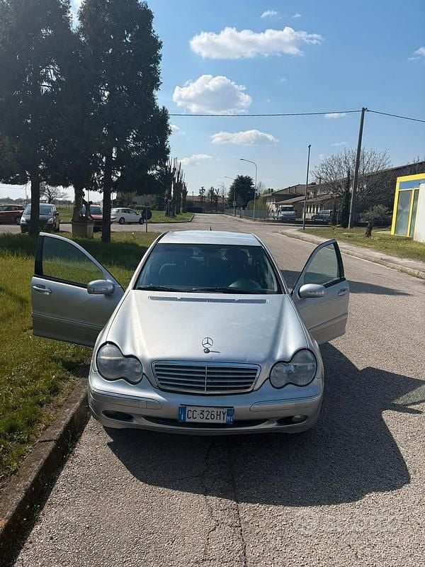 Usata Mercedes 220 Avantgarde 2002 Berlina
