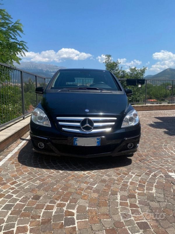 Usata Mercedes B200 109 CV (80 kW) 2009 Nero Monovolume