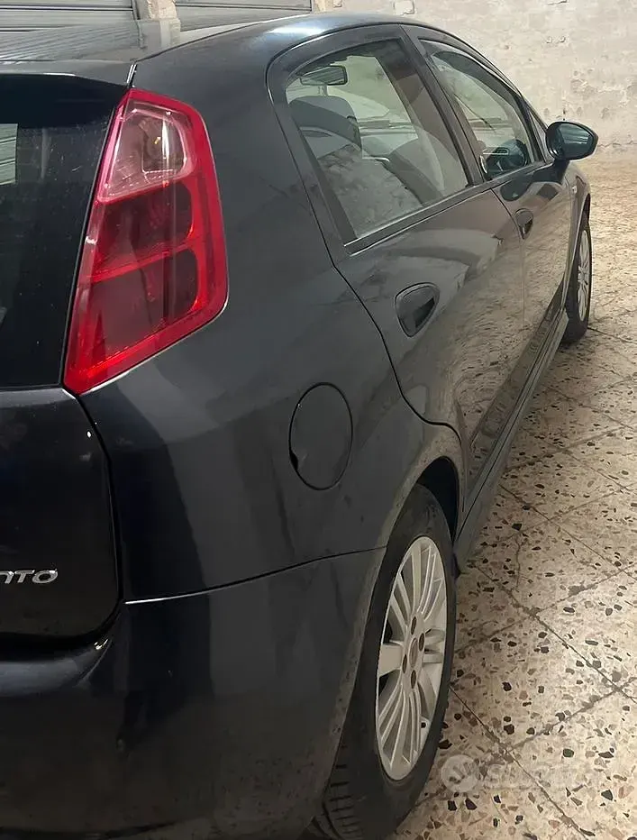 Usata Fiat Grande Punto 75 CV (55 kW) 2008 Grigio Utilitaria