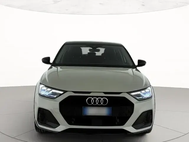 Usata Audi A1 Ambiente 110 CV (80 kW) 2024 N8 argento cavo metallizzato SUV