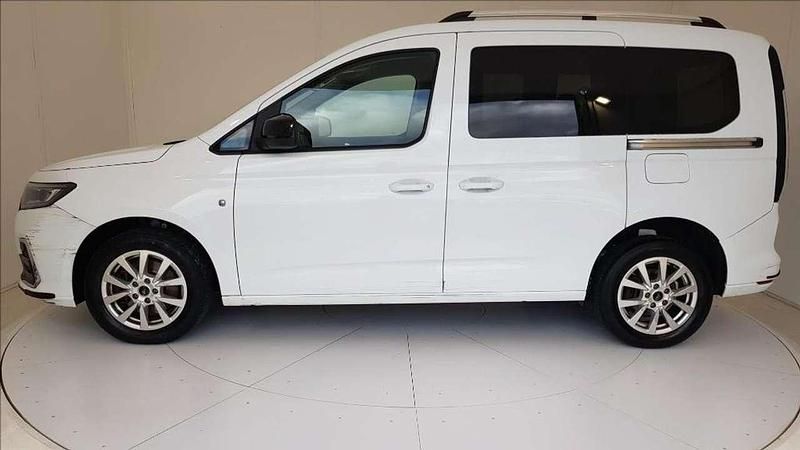 Usata Ford Tourneo Connect Titanium 122 CV (89 kW) 2023 Bianco Monovolume