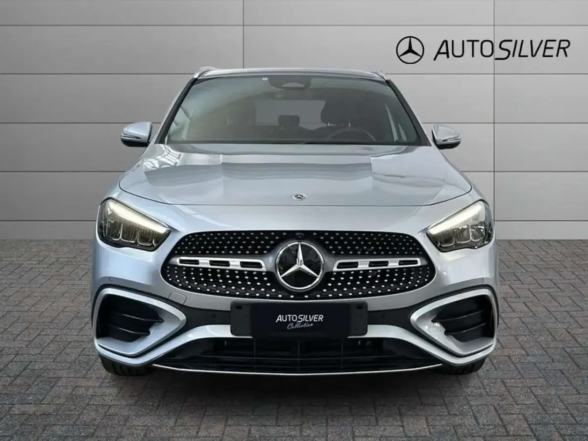 Usata Mercedes GLA250 AMG Line Premium 163 CV (119 kW) 2024 Argento SUV