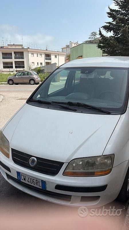 Usata Fiat Idea 69 CV (50 kW) 2005 Bianco Monovolume