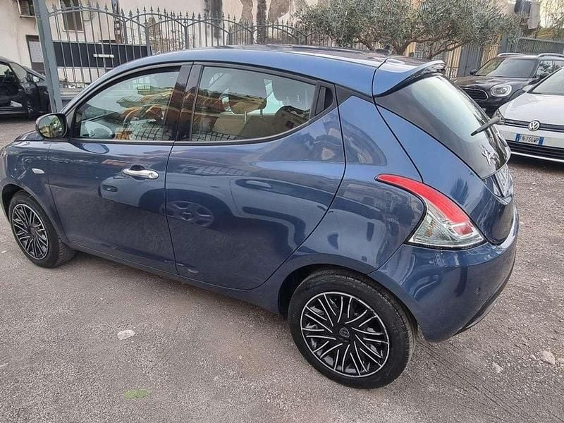 Usata Lancia Ypsilon Gold 69 CV (50 kW) 2023 Blu Utilitaria