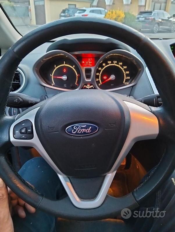 Usata Ford Fiesta 73 CV (53 kW) 2009 Nero Utilitaria