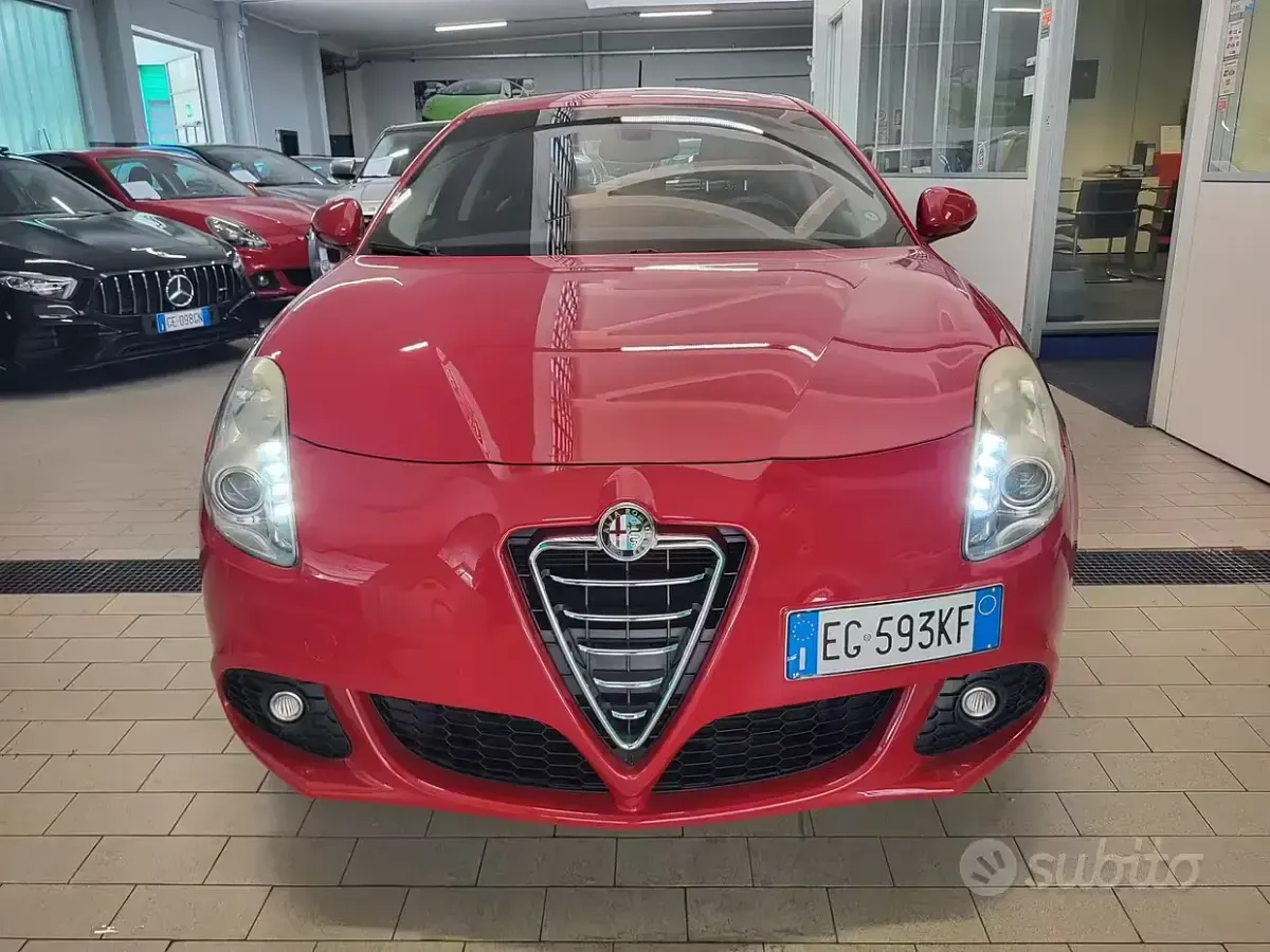 Usata Alfa Romeo Giulietta Distinctive 120 CV (88 kW) 2011 Rosso Utilitaria