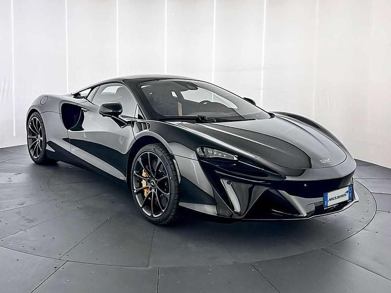 Nuova McLaren Artura 700 CV (514 kW) 2026 Nero Coupé