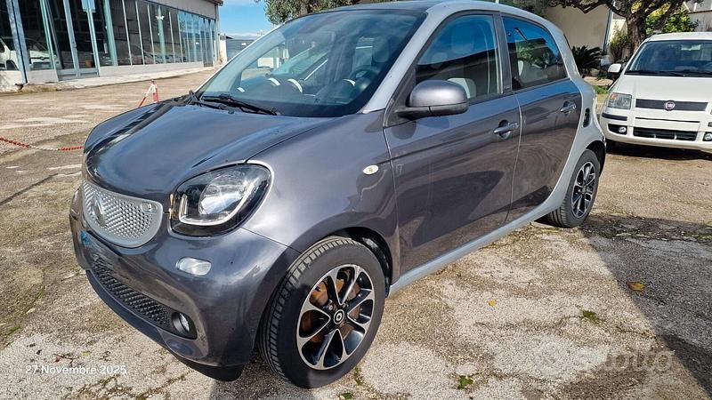 Usata Smart ForFour Passion 71 CV (52 kW) 2015 Grigio Utilitaria