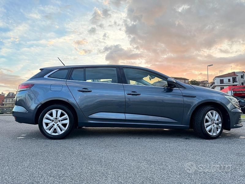 Usata Renault Mégane GrandTour Equilibre 116 CV (85 kW) 2023 Grigio Station wagon