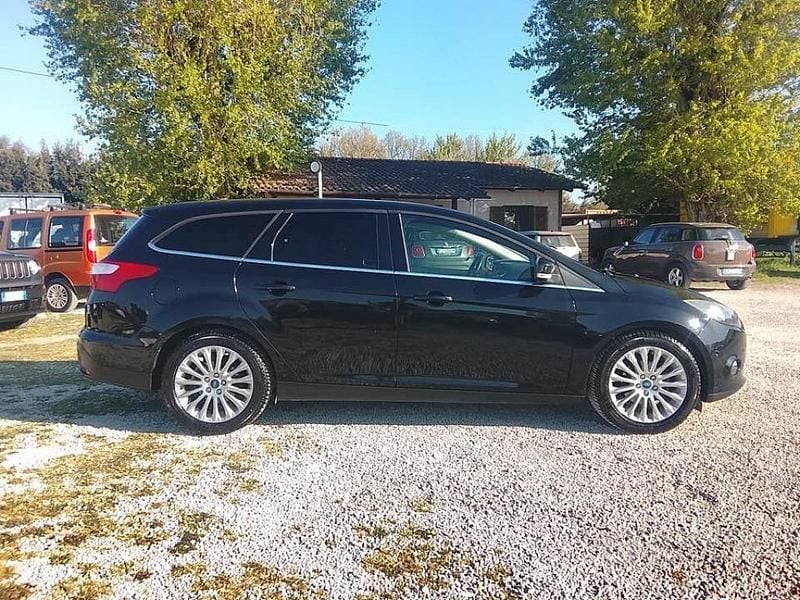Usata Ford Focus Individual 115 CV (84 kW) 2014 Nero Berlina