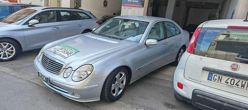 Usata Mercedes E270 Avantgarde 177 CV (130 kW) 2003 Argento Berlina
