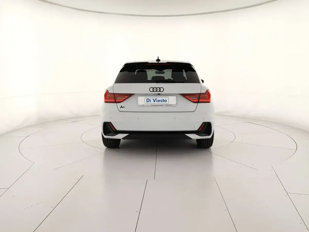 Usata Audi A1 Sportback S-Line 150 CV (110 kW) 2023 Bianco ghiacciaio metallizzato Utilitaria