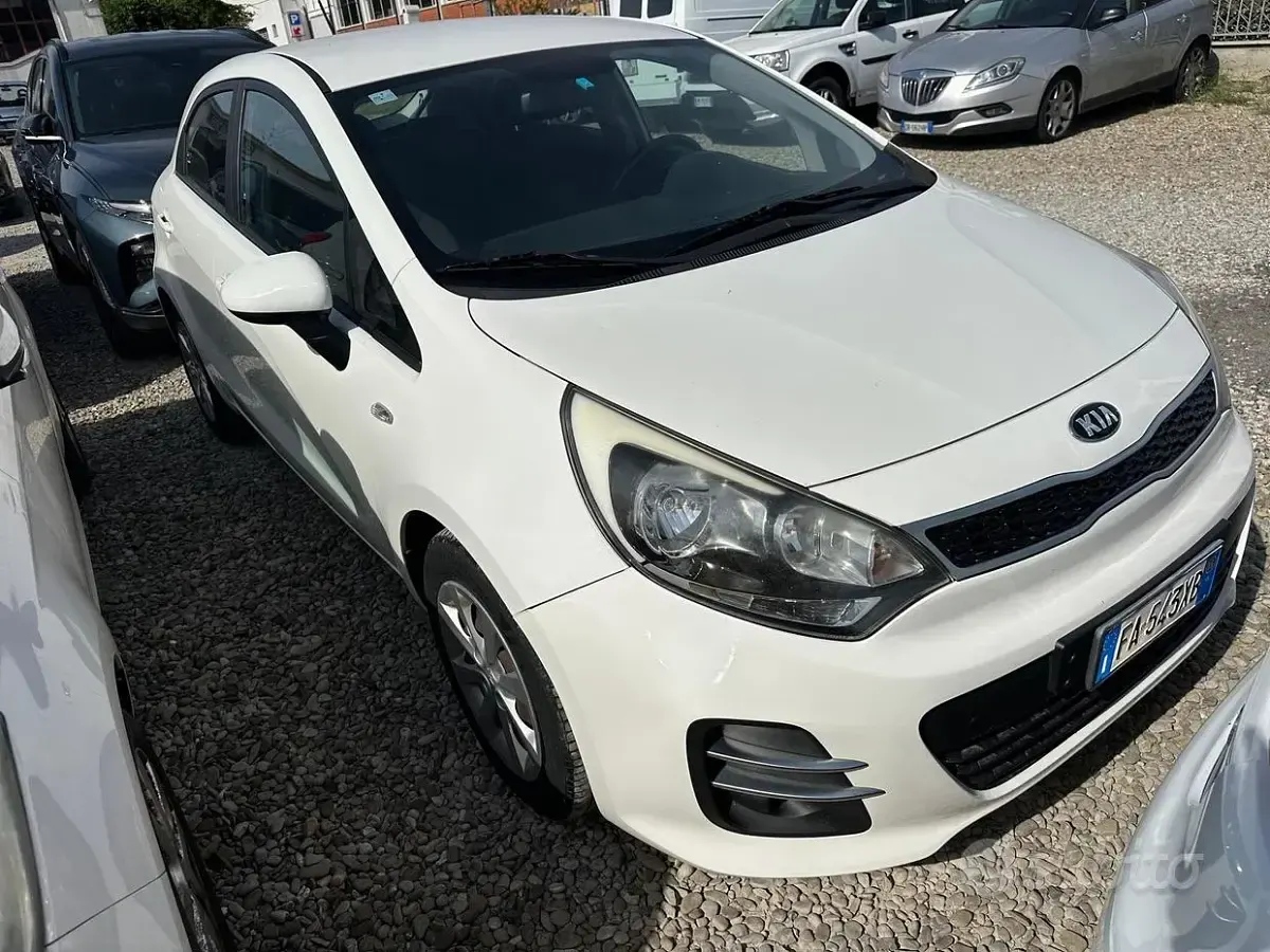Usata Kia Rio 75 CV (55 kW) 2016 Bianco Utilitaria