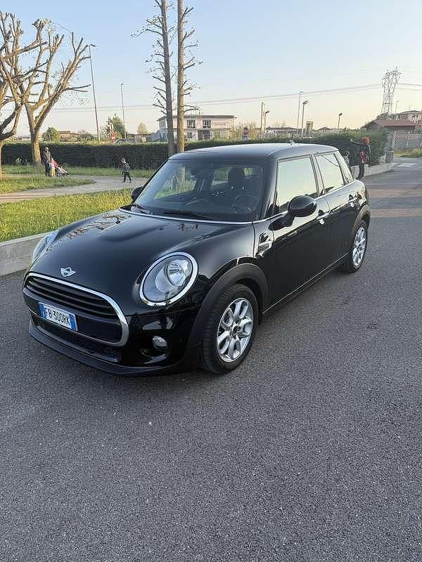 Usata Mini Cooper D Business 116 CV (85 kW) 2015 Utilitaria