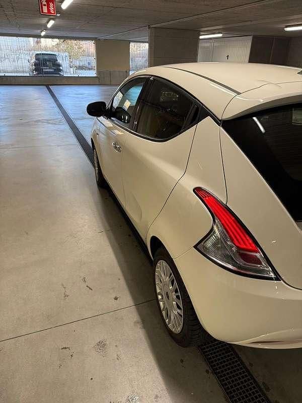 Usata Lancia Ypsilon Gold 69 CV (50 kW) 2017 Utilitaria