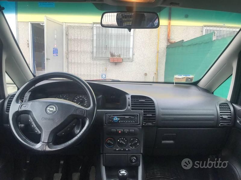 Usata Opel Zafira 2000 Nero Monovolume