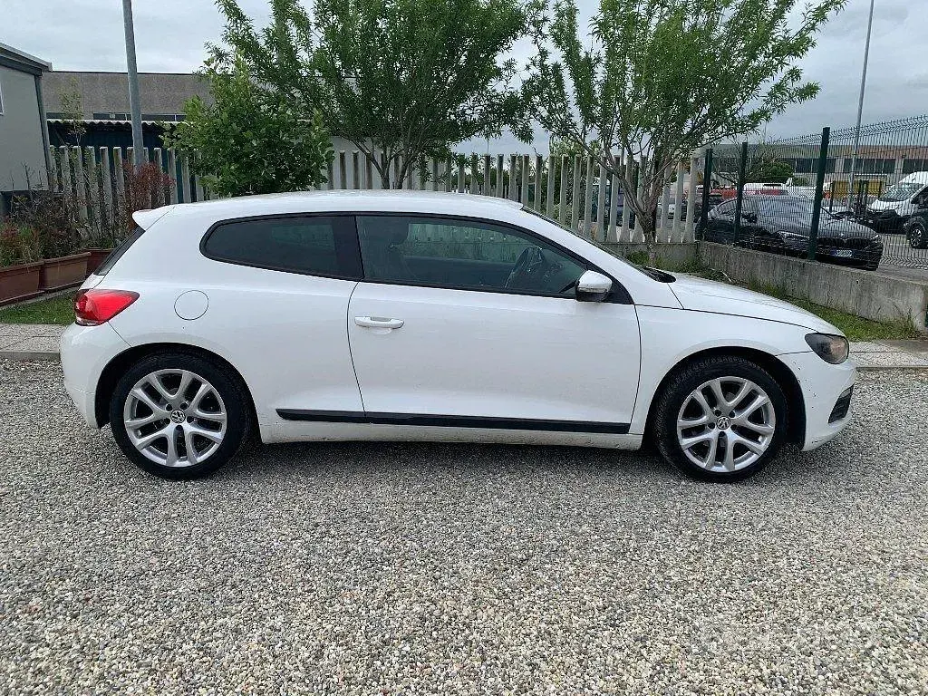 Usata VW Scirocco 140 CV (102 kW) 2011 Bianco Coupé