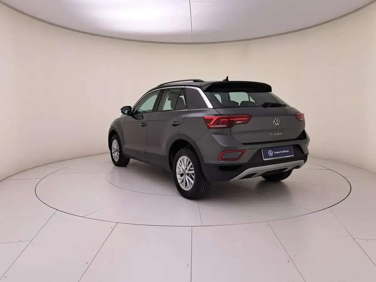 Usata VW T-Roc Life 150 CV (110 kW) 2025 Indium grey metallizzato nero SUV