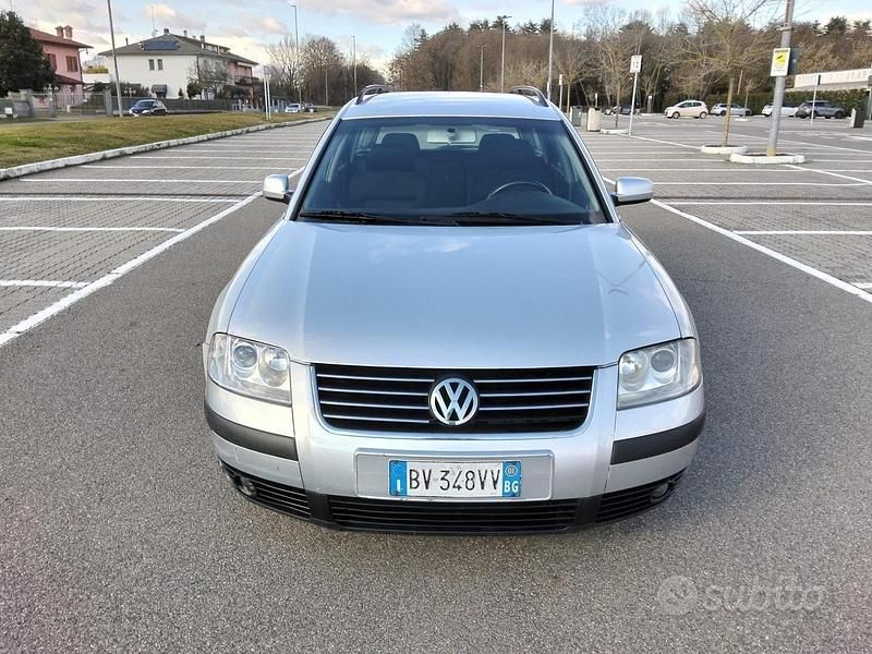 Usata VW Passat 131 CV (96 kW) 2001 Grigio Station wagon