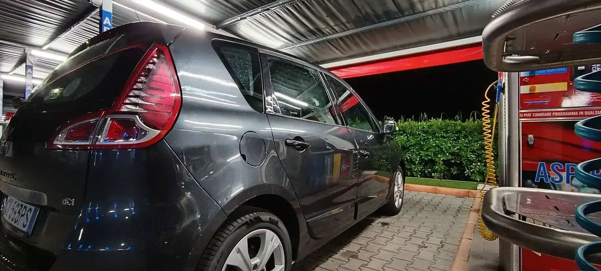 Usata Renault Scénic III Dynamique 110 CV (80 kW) 2011 Nero Monovolume