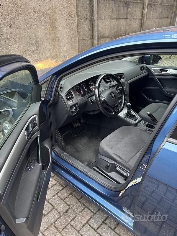 Usata VW Golf Sportsvan 173 CV (127 kW) 2017 Blu/azzurro Monovolume