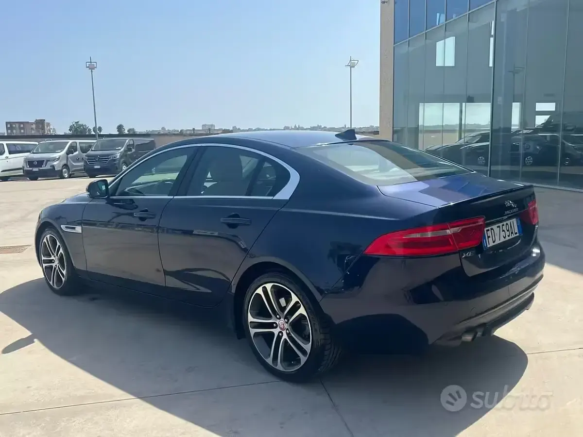Usata Jaguar XE Business Edition 180 CV (132 kW) 2016 Blu/azzurro Berlina