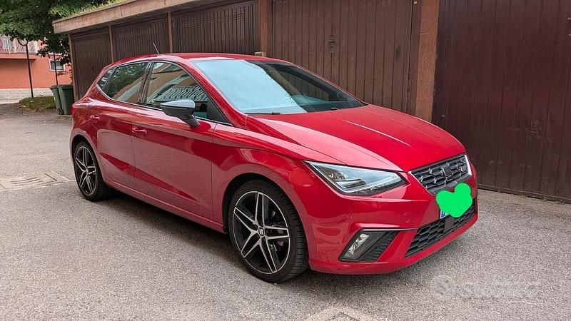 Rosso Usata 2021 Seat Ibiza FR Tre volumi | 15.300 € (Buon prezzo) - Immagine 1/4