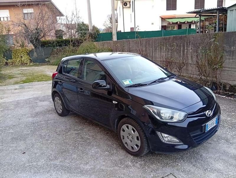 Usata Hyundai i20 Comfort 90 CV (66 kW) 2013 Utilitaria